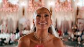 Jennifer Lopez recrea sus tres bodas fallidas en su nuevo videoclip 'Can’t Get Enough'