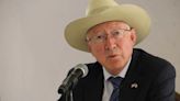 Ken Salazar: 16 bandas trafican con migrantes