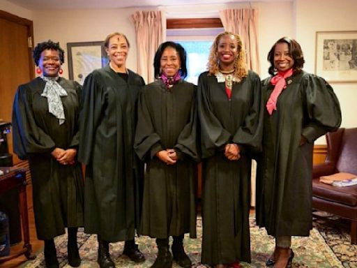 Misleading Photo Suggests Trump Would Face an All-Black, All-Female Panel of Judges on Appeal