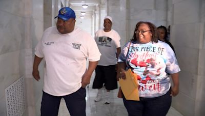 Little Rock group deliver letters to Governor Sanders asking for an end to gun violence in their neighborhood