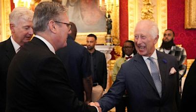 König Charles III. eröffnet mit Thronrede Sitzungsperiode von neuem Parlament