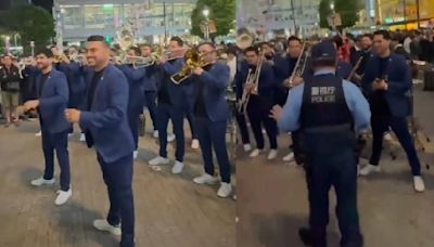 Se les hizo fácil: la Banda El Recodo quiso tocar en calles de Tokio en Japón y la policía los fue a callar