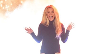 Britney Spears est ravie de faire un film de ses mémoires… Sharon Stone explique son œil au beurre noir…