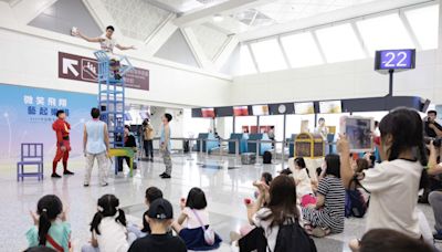 桃園機場藝文季登場 8月底前拍表演照片、打卡標註可獲限量小手提包 - 自由藝文網