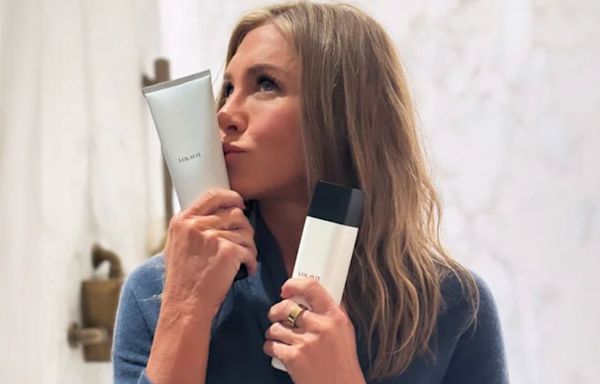 Jennifer Aniston’s LolaVie hair care just launched a sculpting paste to tame flyaways