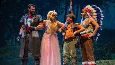 El musical familiar “Dinosaurios y princesas” en el Teatro Chapí de Villena