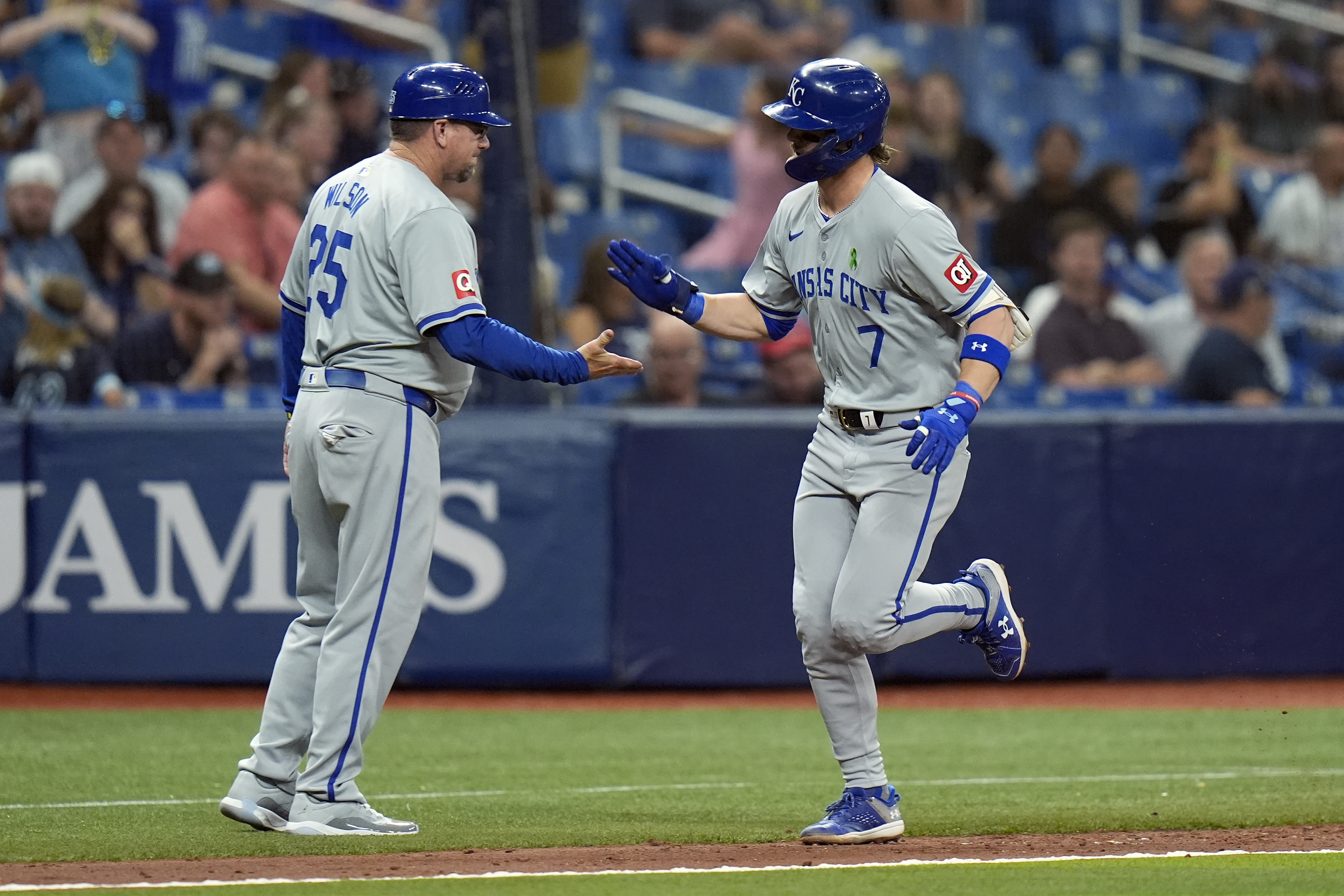 Royals beat Rays 8-1 for their seventh straight victory