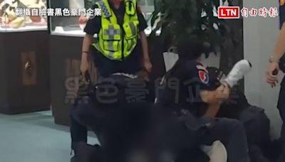 韓籍醉男大鬧小港機場航警霸氣壓制 現場一片掌聲(翻攝自臉書黑色豪門企業/航警局高雄分局提 - 自由電子報影音頻道