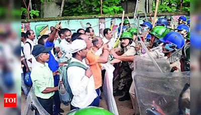Contractual teachers tear-gassed on their way to CM's house | Ranchi News - Times of India