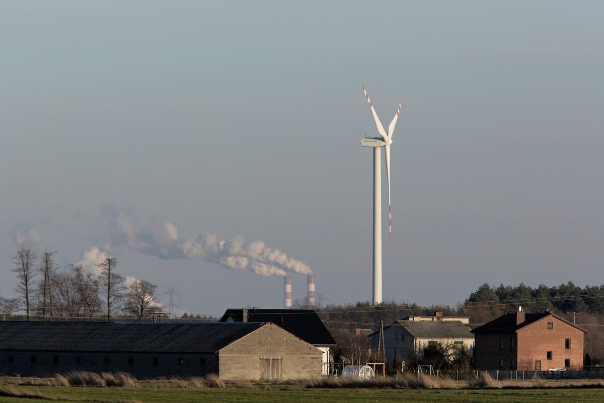 Poland to Speed Up Clean Energy Spending as Coal-Asset Spinoff Nears