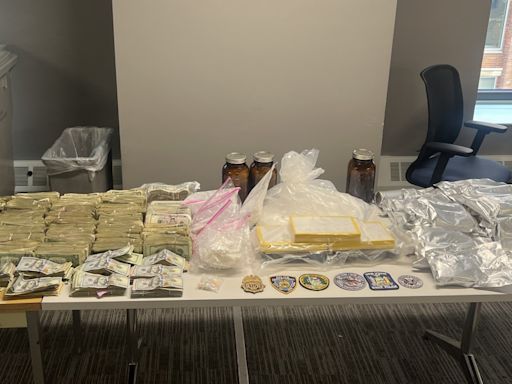 Incautan más de 25 libras de fentanilo y cocaína y $100,000 en efectivo en apartamento del Bronx