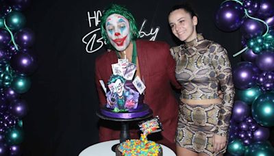 Las fotos del peculiar cumpleaños de Matías Alé: disfraz de Joker, tortas temáticas y pistola de dólares