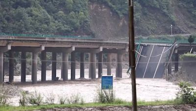 Bridge collapses in China killing 15 after flash floods