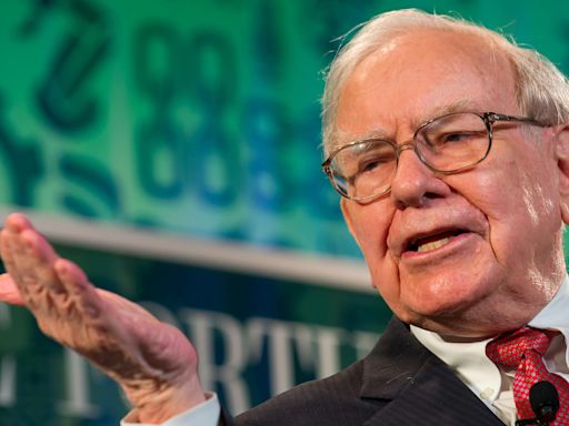 Why Warren Buffett Loves Compound Interest: The ‘8th Wonder of the World’?