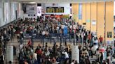 Autoridad fiscal investiga a empresa por un fallo en la pista del aeropuerto de Lima que afectó a miles de pasajeros