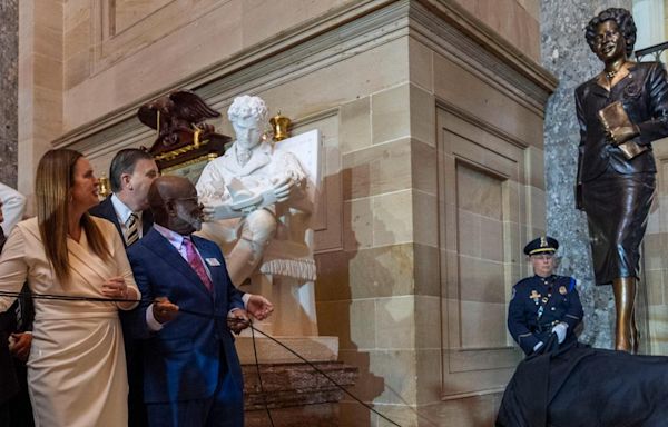 Daisy Gatson Bates statue unveiled in Washington, D.C.