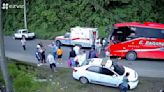 VIDEO: Autobús atropella a paramédicos y a los heridos en accidente carretero