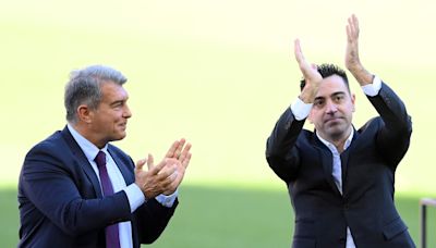 Laporta despide a Xavi como entrenador del Barça