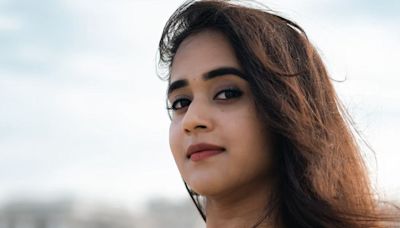 Actress Deepthi Sunaina’s Green Silk Saree Is Perfect For A Breezy Monsoon Outing - News18
