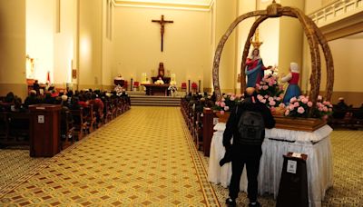 Com frio e bloqueio no trajeto, fiéis participam da 145ª Romaria de Nossa Senhora de Caravaggio neste sábado | Pioneiro