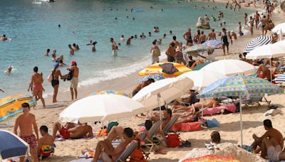 Beachgoers in Greece urged to snitch on firms that break sunbed rules