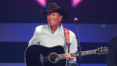 Fans chant 'U-S-A!' while George Strait honors law enforcement at Ford Field concert