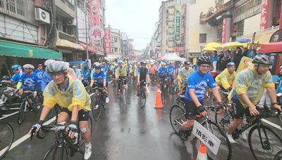 影／復刻一甲子前345公里的挑戰！苗栗「鐵馬進香團」冒雨出發