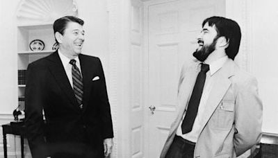 AP photographer Ron Edmonds, who took Pulitzer-winning photos of Reagan shooting, has died - The Boston Globe