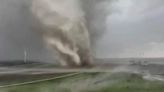 VÍDEO | Cenário devastador: tornado destrói cidade dos Estados Unidos