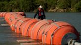 Juez ordena a Texas mover barrera flotante a la orilla del río Bravo para el 15 de septiembre