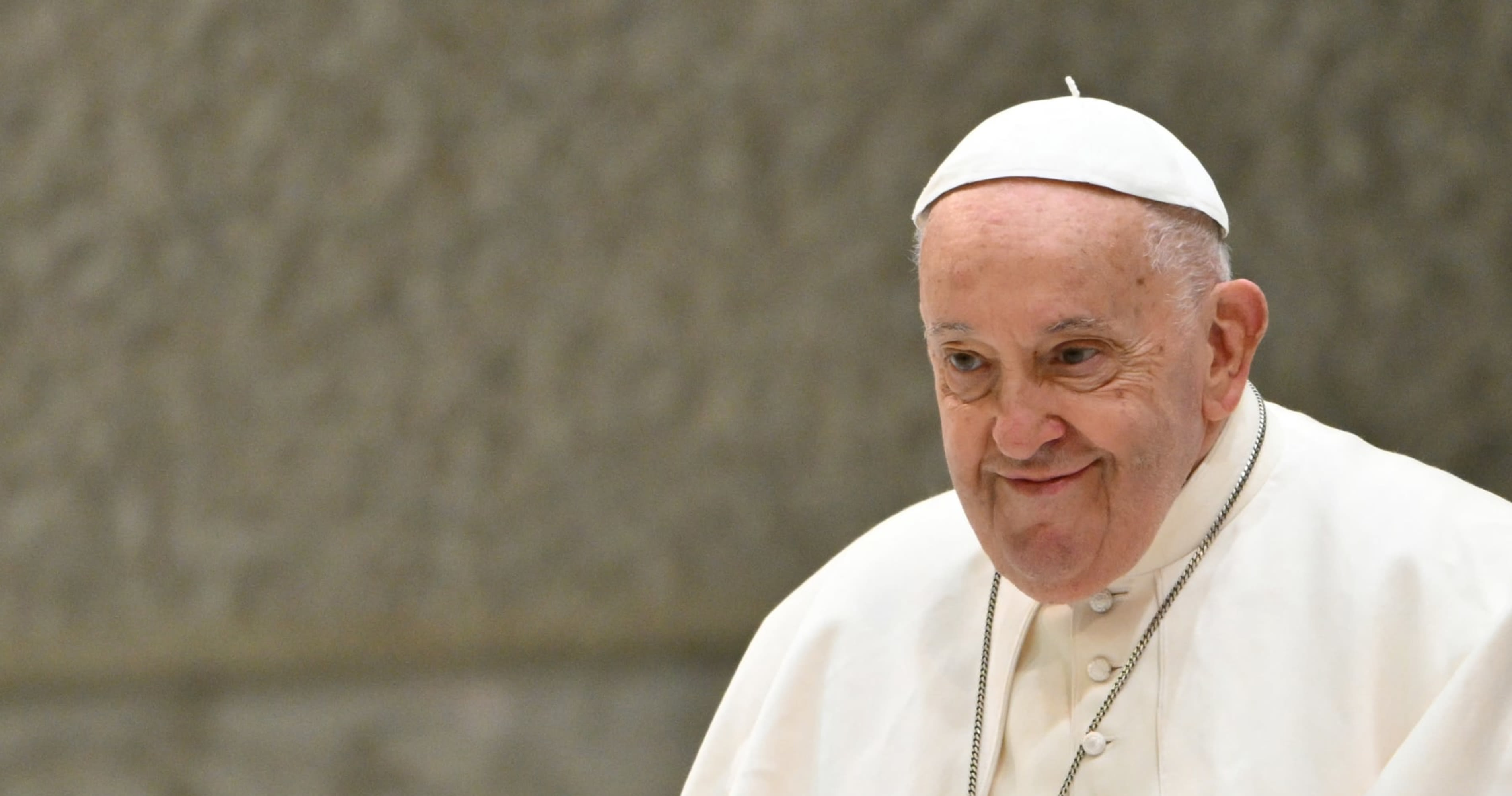 Photo: Pope Francis Gifted Mark Pope Kentucky Jersey by Lexington Priest