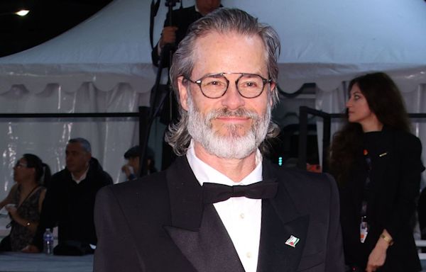 Vanity Fair France Très Désolé for Editing Out Guy Pearce’s Palestinian Flag Pin