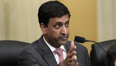 Khanna presses Project 2025 author over potential Trump purge of civil servants