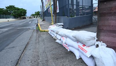 Devastación en cuatro municipios del sur de Jamaica tras el paso del huracán Beryl