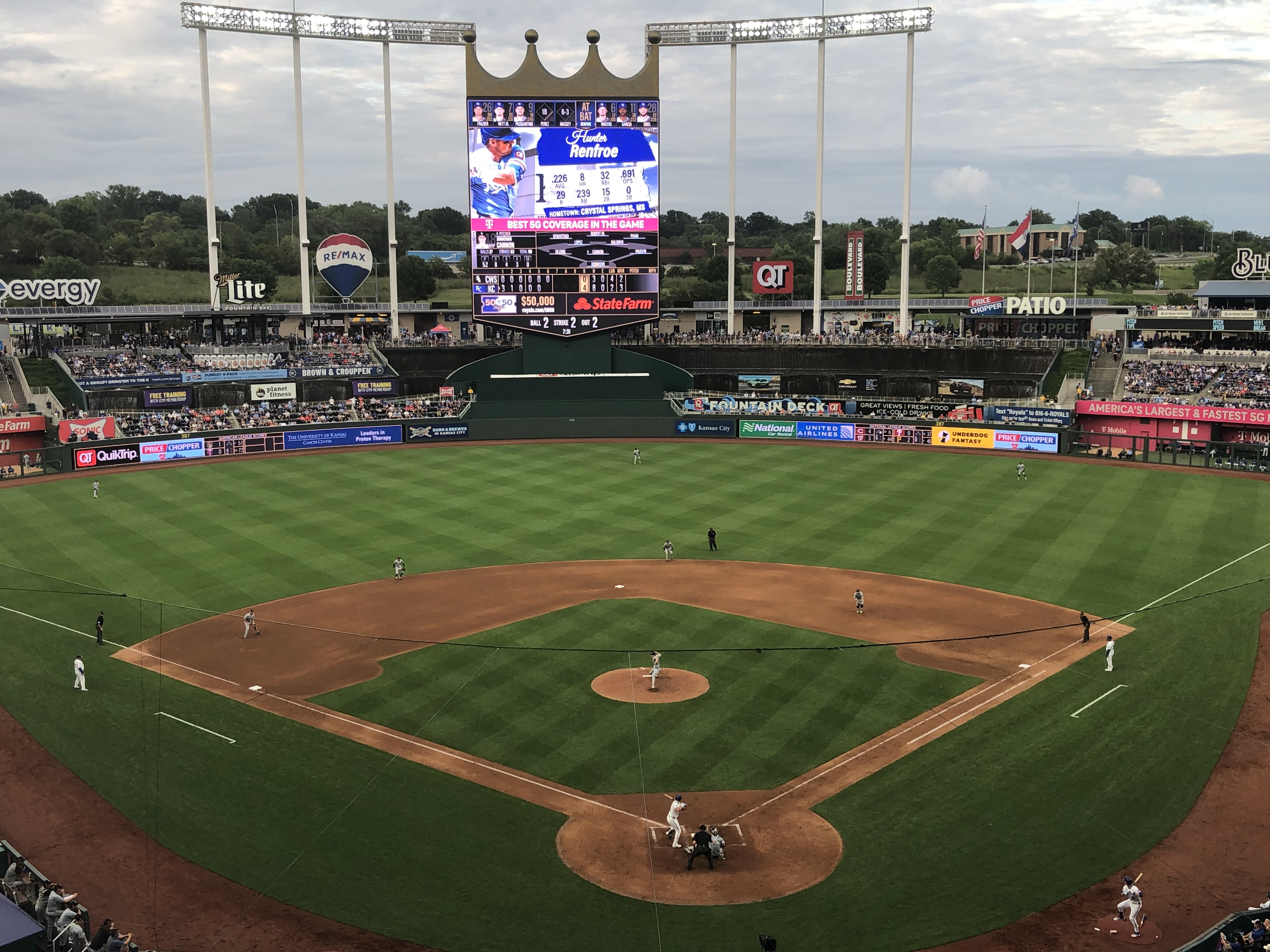 Royals hand lowly White Sox sixth loss in row