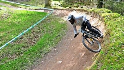 Enduro-1-Rennen in Bad Wildbad Mit Karacho furchtlos abwärts ins Tal