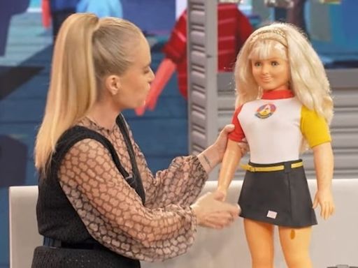 Angélica se espanta ao descobrir valor pelo qual sua boneca dos anos 1980 é vendida por colecionadores na internet