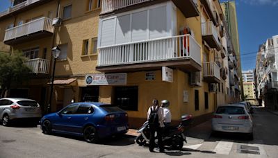 Estrangula a su mujer de 76 años e intenta después suicidarse tomando pastillas en Fuengirola (Málaga)