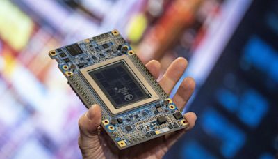 Apollo, KKR, Stonepeak Weigh Investing Billions in Intel Chip JV