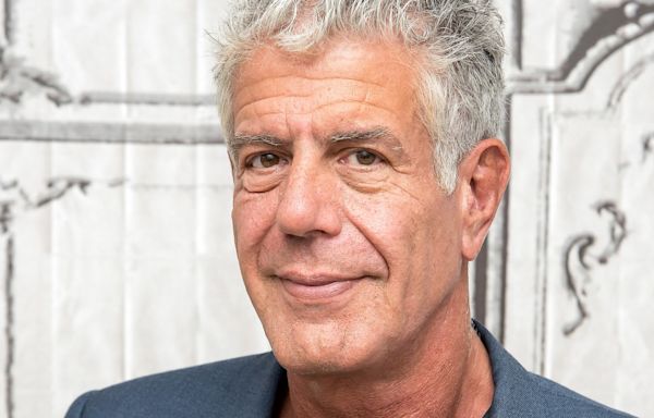 Anthony Bourdain's Favorite Hot Dog Didn't Even Come From New York