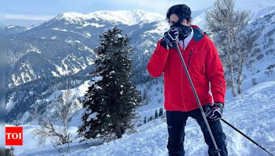 Ibrahim Ali Khan enjoys skiing in Gulmarg's snow-capped slopes, shares glimpses from Kashmir vacation | Hindi Movie News - Times of India