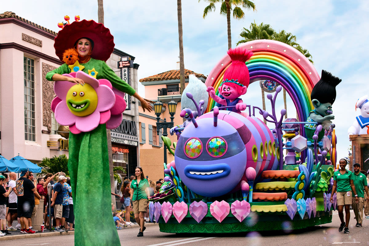 Universal Orlando Resort Unveils Universal Mega Movie Parade