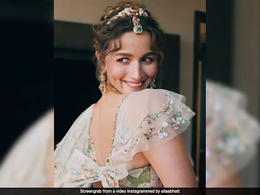 Alia Bhatt's Met Gala Look Reviewed By Sister-In-Law Kareena Kapoor