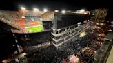 Un partido con dos escenarios: dentro y fuera de Mestalla