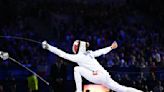 JO 2024: les secrets du ruban adhésif presque magique d'Auriane Mallo-Breton, en argent à l'épée