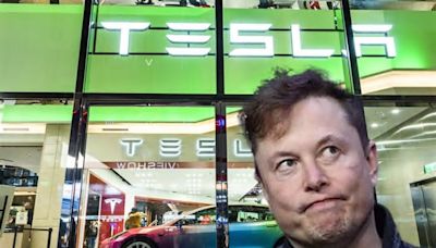 Elon Musk al fin se da cuenta de que Tesla no puede competir en precio con los coches chinos: Se la juega todo al taxi autónomo