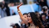 Salma Hayek porta la antorcha olímpica en el Palacio de Versalles - El Diario NY