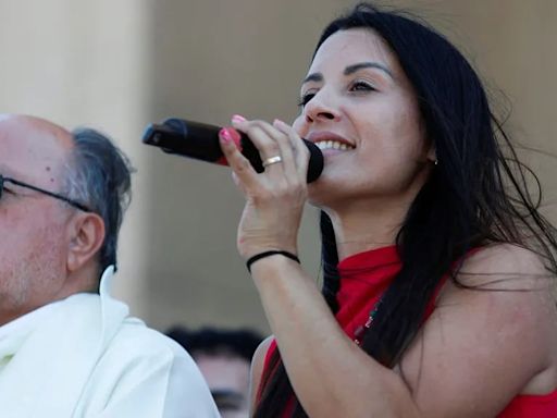 Quién es Leda, la mujer que aplica IMPOSICIÓN DE MANOS y estará en una importante iglesia del Gran Buenos Aires