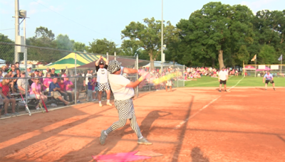 Battling extreme Wisconsin heat, Annual Pink Flamingo Classic once again sets fundraising record