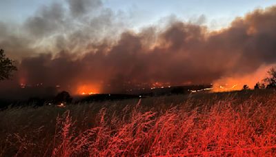 Wind-driven wildfire spreads near popular central Oregon vacation spot and prompts evacuations